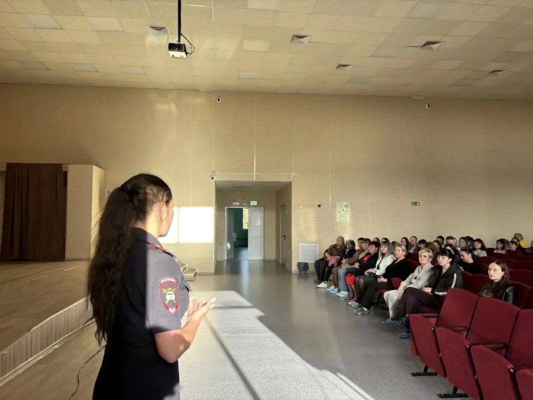 В Тулуне сотрудники Госавтоинспекции принимают участие в общешкольных родительских собраниях В Тулуне сотрудники Госавтоинспекции принимают участие в общешкольных родительских собраниях