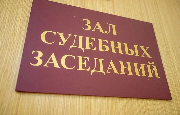 Суворовский межрайонный суд удовлетворил иск местной жительницы к соседу, запретив складировать навоз ближе 10 метров от её участка
