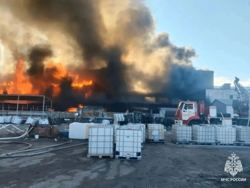 На одном из предприятий Новомосковска произошёл крупный пожар