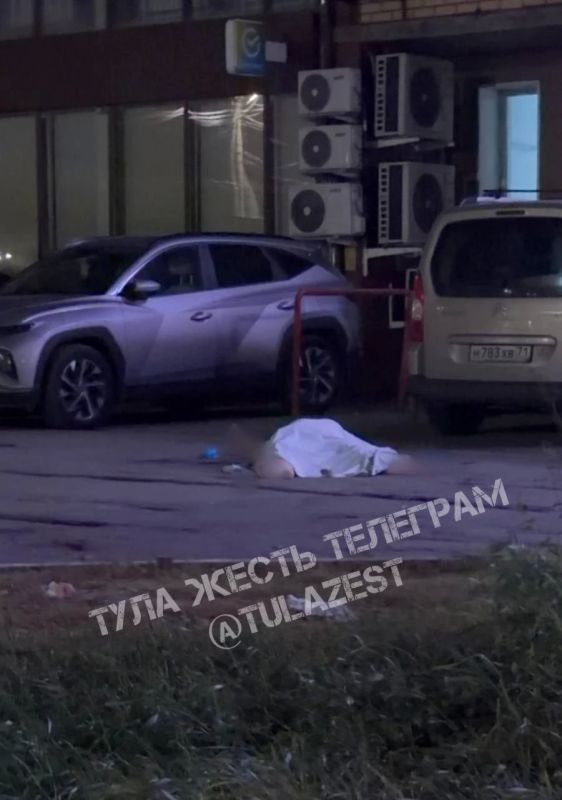 25-летний мужчина погиб после падения из окна в Туле