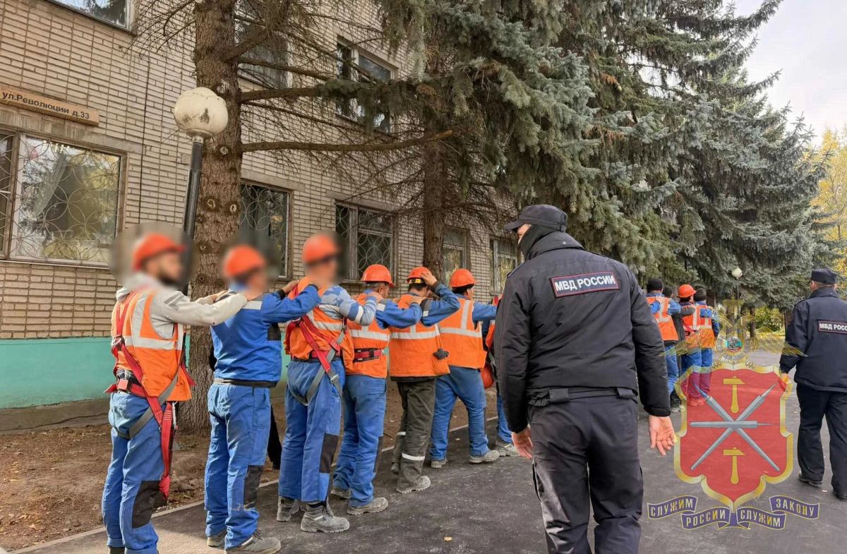 Полицейские Тулы выявили свыше 30 нарушений миграционного законодательства на стройплощадках трех округов Полицейские Тулы выявили свыше 30 нарушений миграционного законодательства на стройплощадках трех округов
