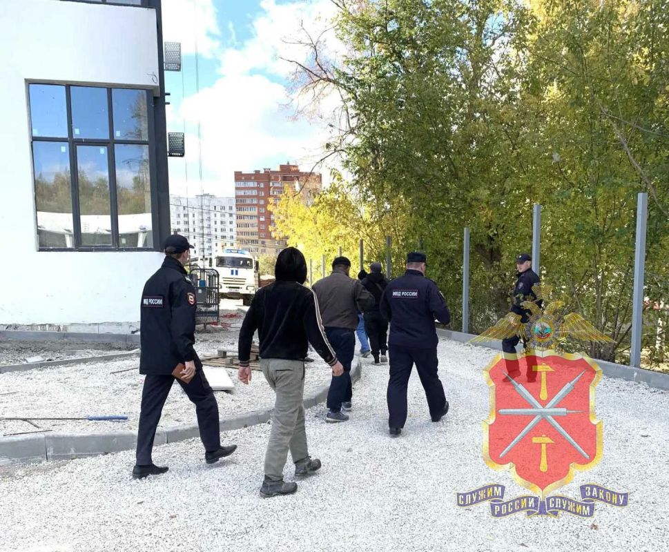 Полицейские Тулы выявили свыше 30 нарушений миграционного законодательства на стройплощадках трех округов Полицейские Тулы выявили свыше 30 нарушений миграционного законодательства на стройплощадках трех округов