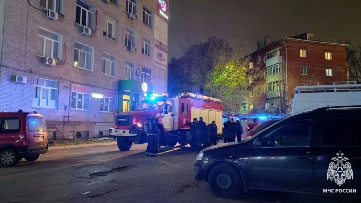В Туле на Болдина загорелся офис – из пожара спасены два человека В Туле на Болдина загорелся офис – из пожара спасены два человека
