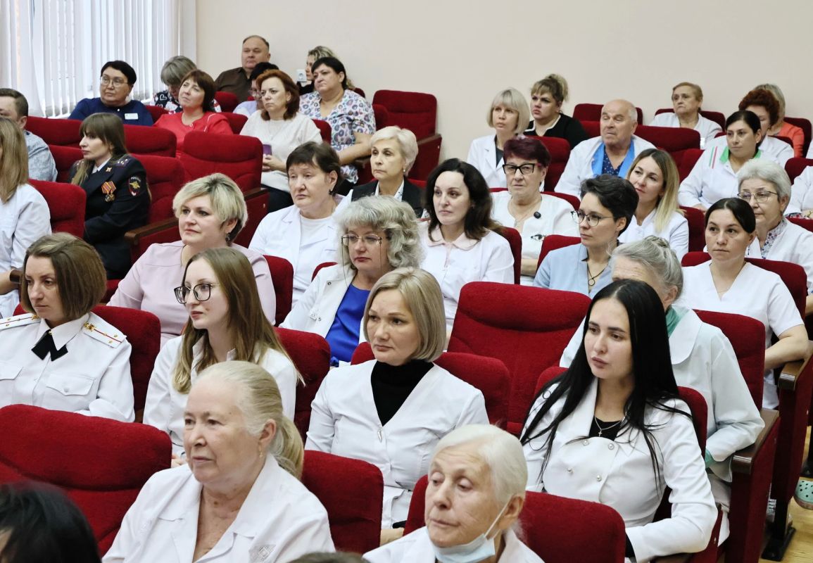 В УМВД поздравили работников медсанчасти с Днём медицинской службы в системе МВД В УМВД поздравили работников медсанчасти с Днём медицинской службы в системе МВД