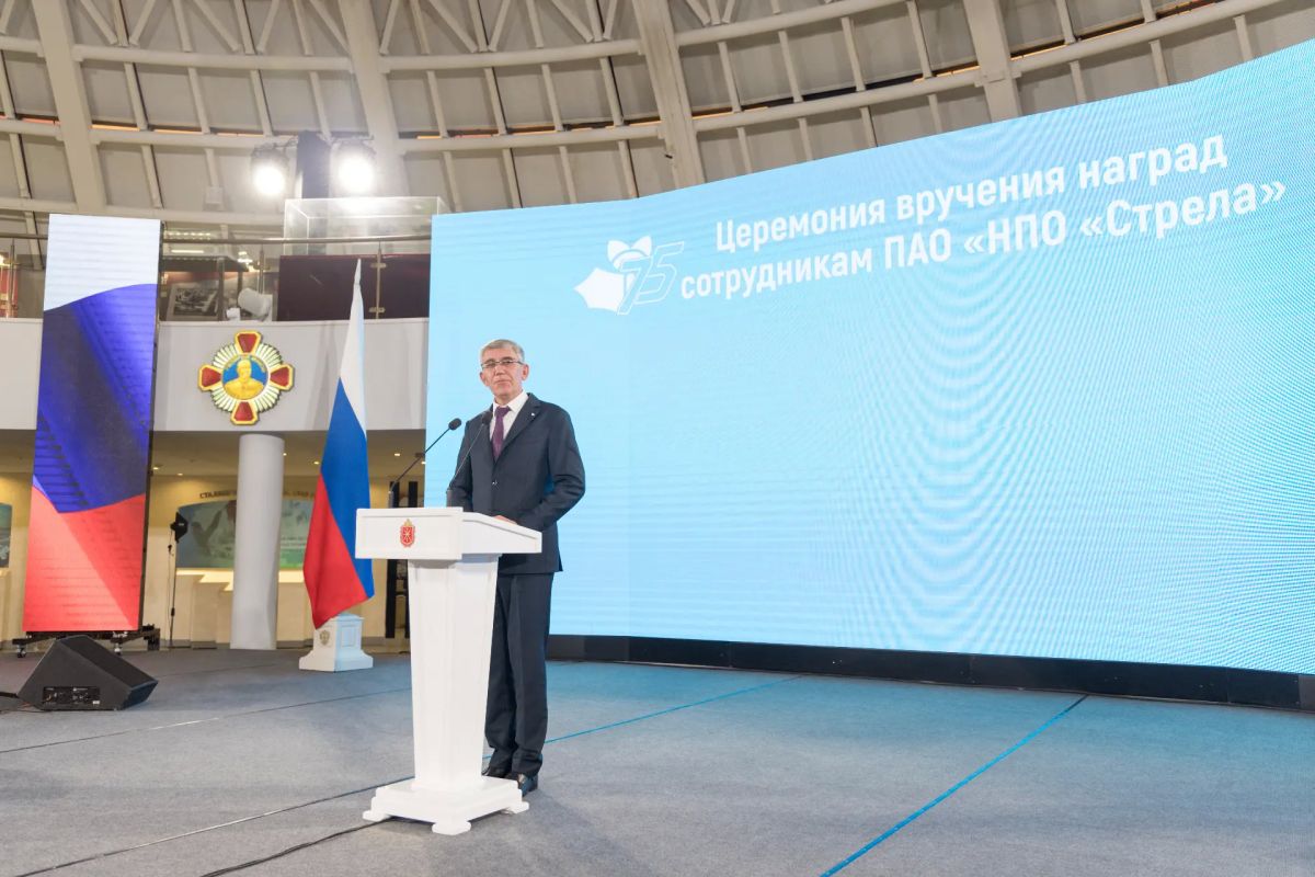 Губернатор Дмитрий Миляев поздравил ПАО «НПО «Стрела» с 75-летием Губернатор Дмитрий Миляев поздравил ПАО «НПО «Стрела» с 75-летием