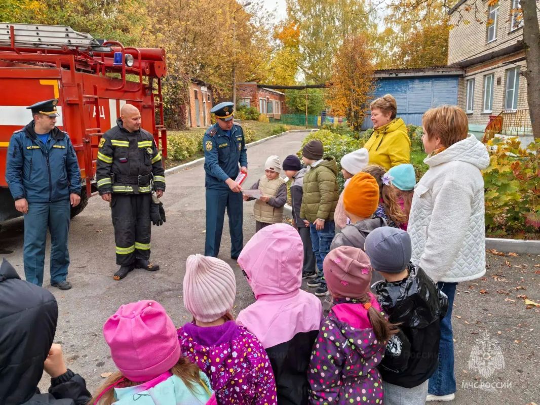 Ясногорские спасатели провели пожарно-тактические учения в детском саду Ясногорские спасатели провели пожарно-тактические учения в детском саду