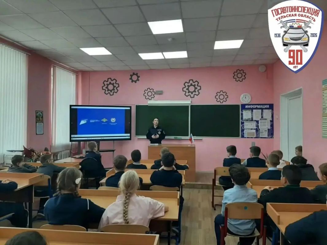 Щекинские госавтоинспекторы научили лицеистов «быть заметными» Щекинские госавтоинспекторы научили лицеистов «быть заметными»