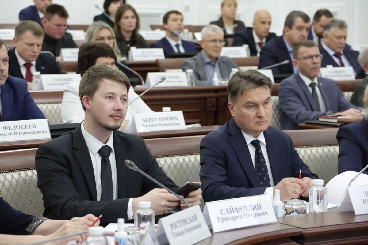 Дмитрий Миляев: Поддержка многодетности стала предметом широкого обсуждения в Тульской области Дмитрий Миляев: Поддержка многодетности стала предметом широкого обсуждения в Тульской области