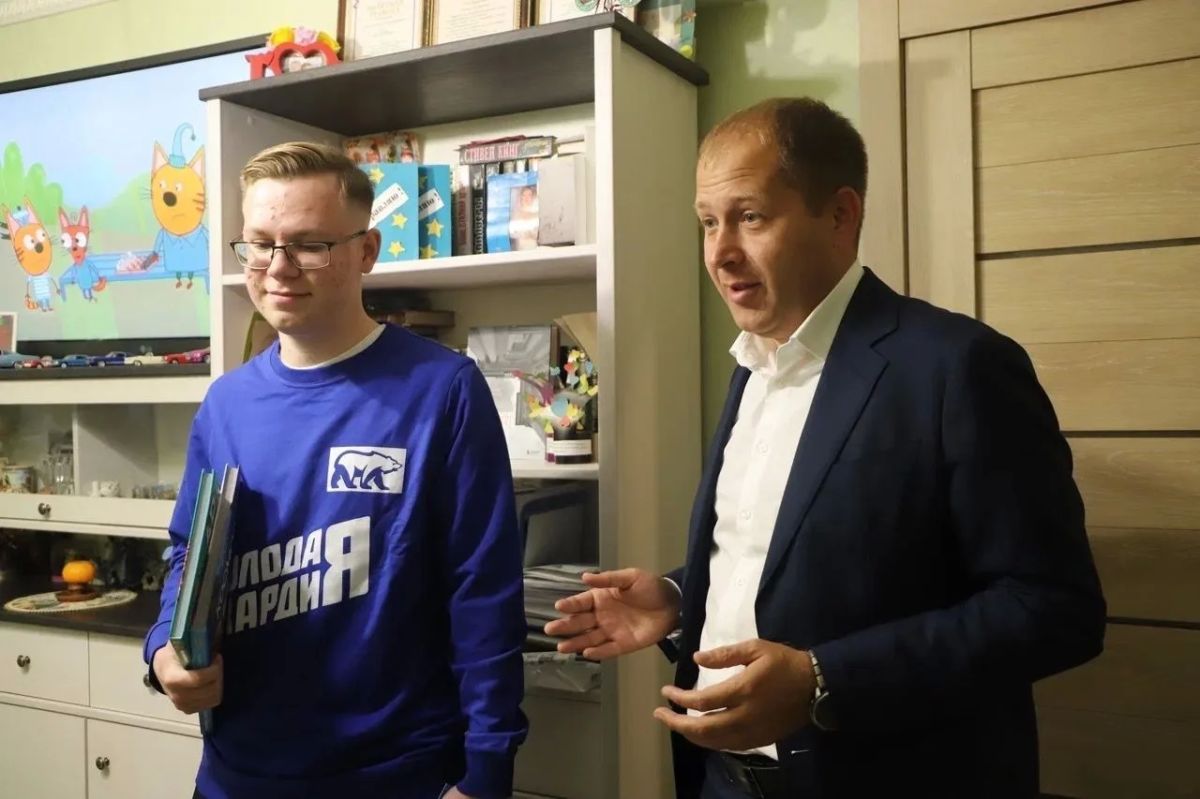 Депутат Тульской городской Думы, член фракции «Единая Россия» Александр Шахов вместе с активистами «Молодой Гвардии Единой России» и представительницами организации «Жены Героев Тульской области» навестили семью участника... Депутат Тульской городской Думы, член фракции «Единая Россия» Александр Шахов вместе с активистами «Молодой Гвардии Единой России» и представительницами организации «Жены Героев Тульской области» навестили семью участника...