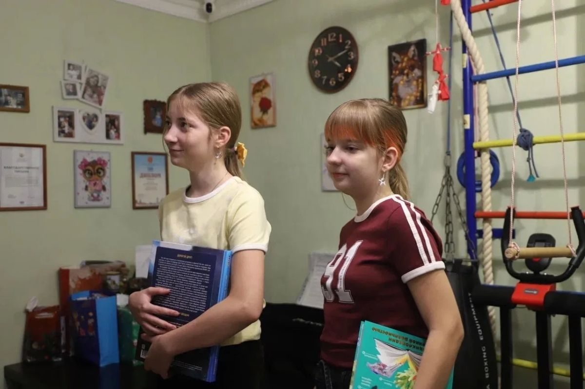 Депутат Тульской городской Думы, член фракции «Единая Россия» Александр Шахов вместе с активистами «Молодой Гвардии Единой России» и представительницами организации «Жены Героев Тульской области» навестили семью участника... Депутат Тульской городской Думы, член фракции «Единая Россия» Александр Шахов вместе с активистами «Молодой Гвардии Единой России» и представительницами организации «Жены Героев Тульской области» навестили семью участника...