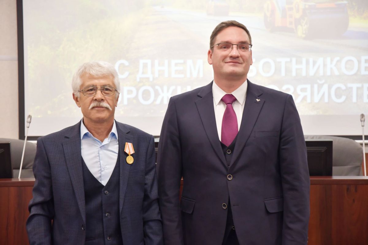 В Туле наградили работников дорожного хозяйства В Туле наградили работников дорожного хозяйства