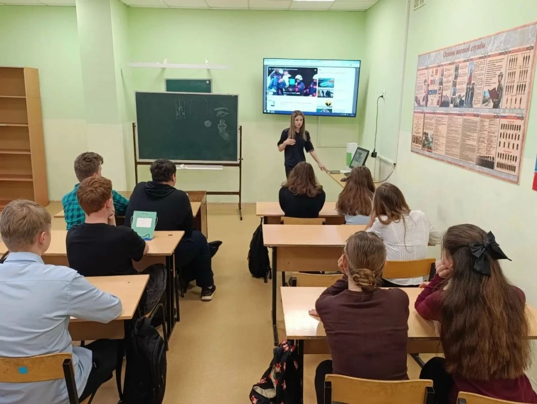 В Новомосковске инспектор ПДН провела профилактическую беседу со старшеклассниками о безопасном и законопослушном поведении В Новомосковске инспектор ПДН провела профилактическую беседу со старшеклассниками о безопасном и законопослушном поведении