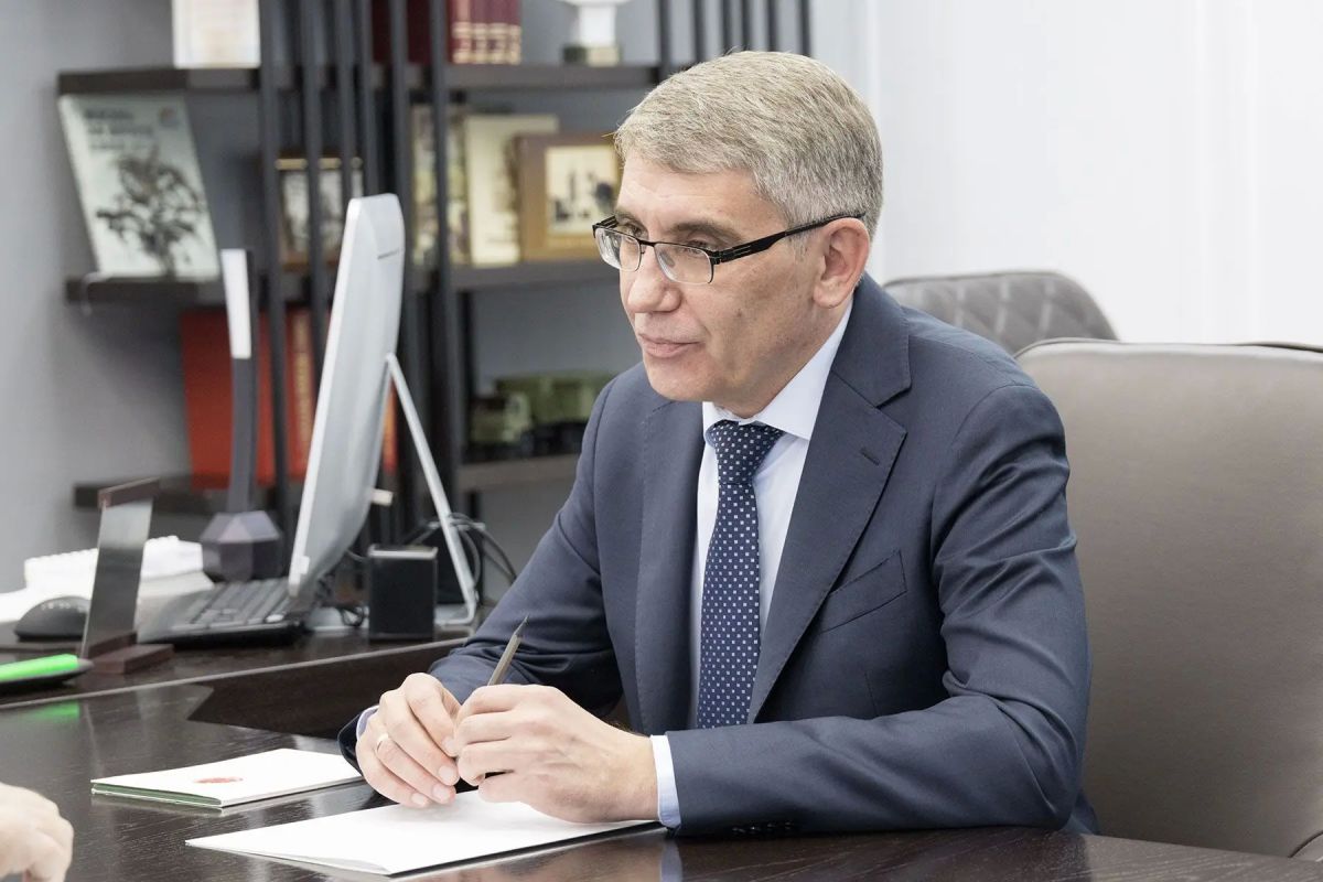 Дмитрий Миляев поздравил тульских дорожников с профессиональным праздником