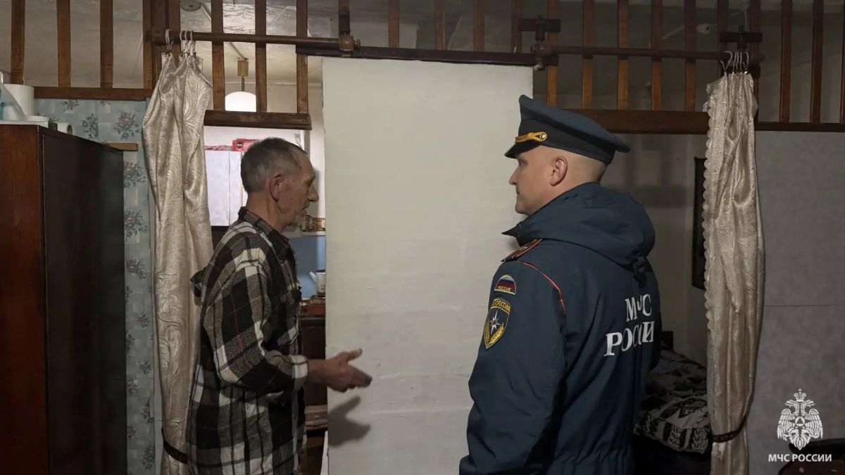 Сотрудники МЧС России напоминают жителям Тульской области о правилах пожарной безопасности при эксплуатации печей Сотрудники МЧС России напоминают жителям Тульской области о правилах пожарной безопасности при эксплуатации печей