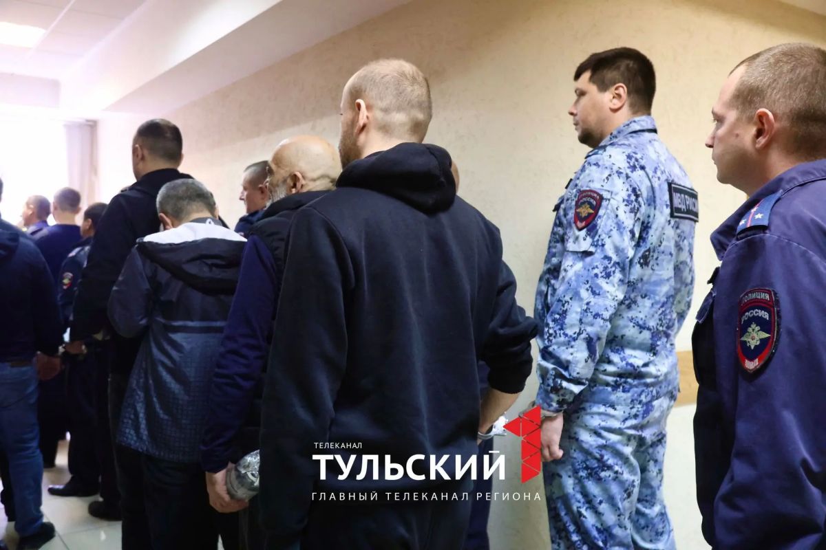 Банда экс-полицейских в Туле помогала мигрантам из 8 стран получать гражданство