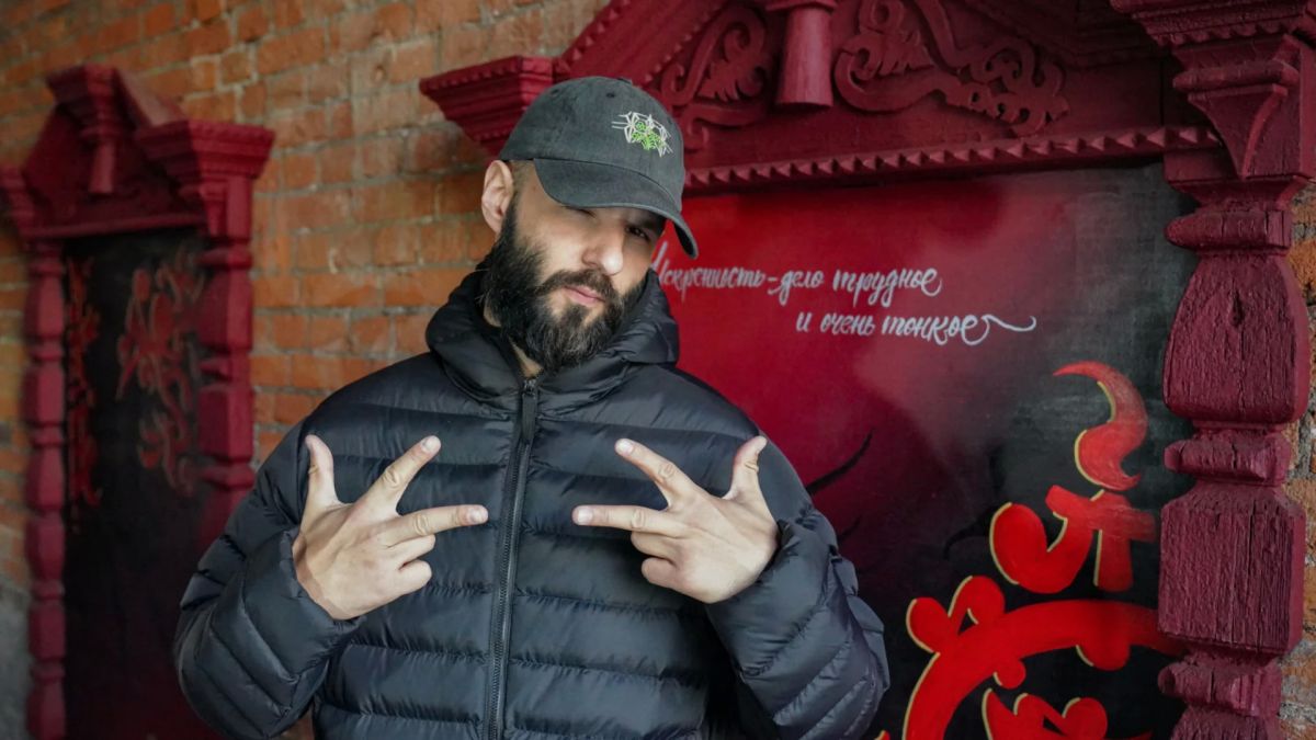 Вторая жизнь деревянной Тулы: художник Никита Лебедев рассказал о тайных смыслах арт-объекта в «Арке»