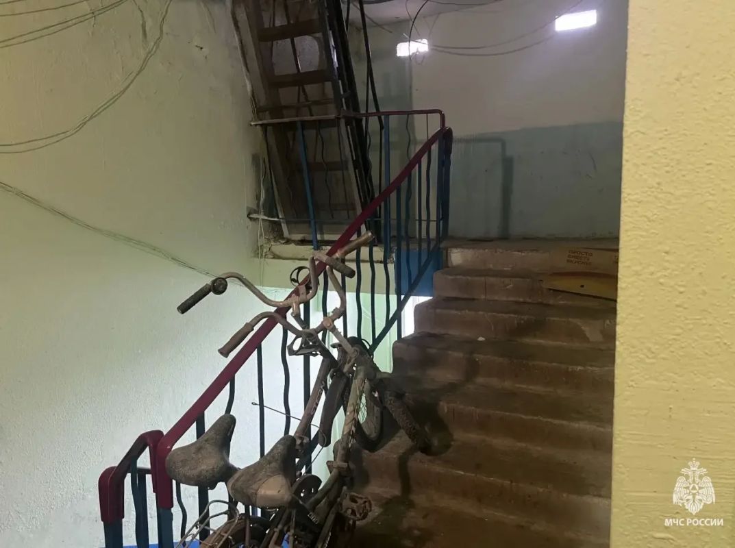 Захламление подъезда — это не безопасно! Захламление подъезда — это не безопасно!