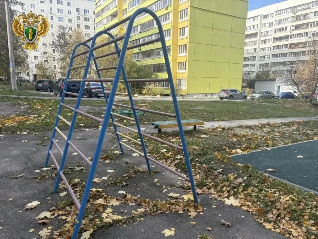 В Туле нашли опасную детскую площадку на улице Степанова