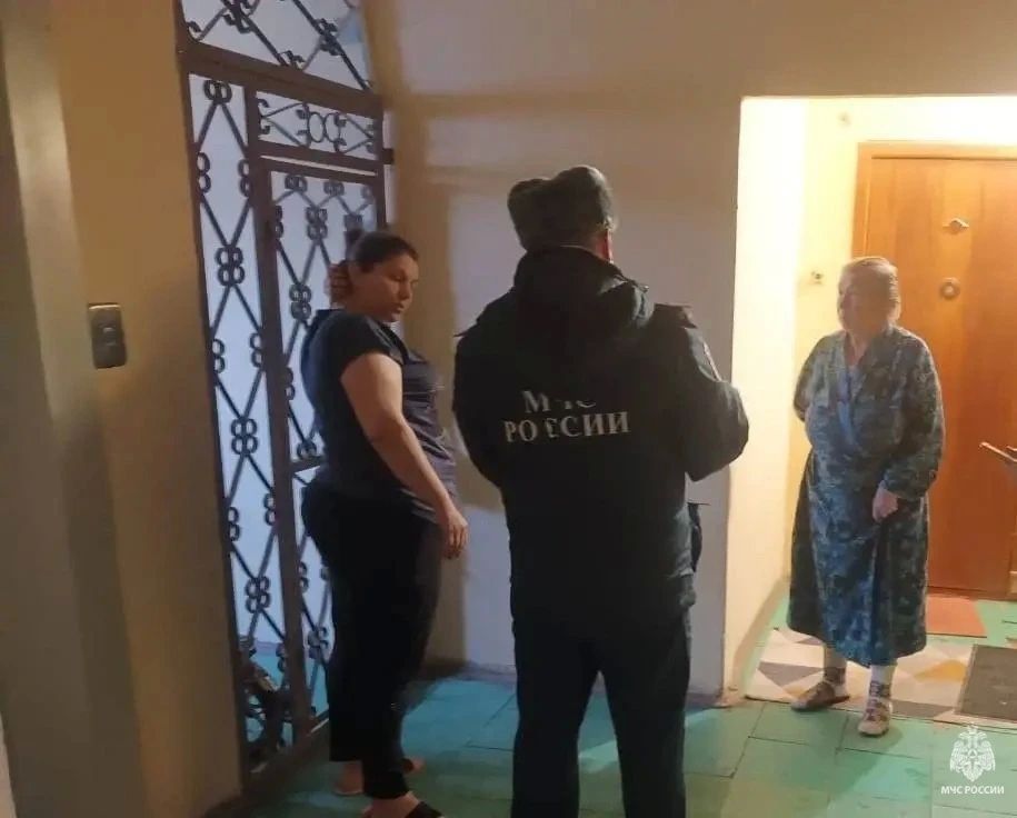 Захламление подъезда — это не безопасно! Захламление подъезда — это не безопасно!