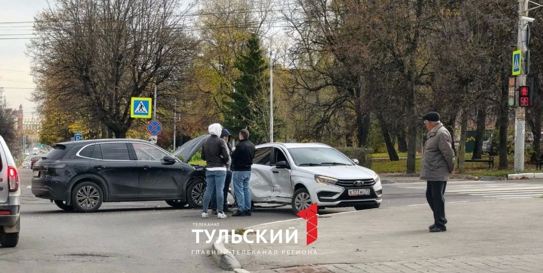 В Туле китаец «Jilli» влетел в «Ладу весту»
