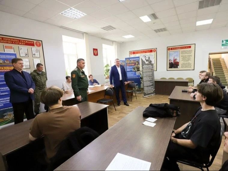 Илья Беспалов: Несите службу достойно!. Провел заседание призывной комиссии