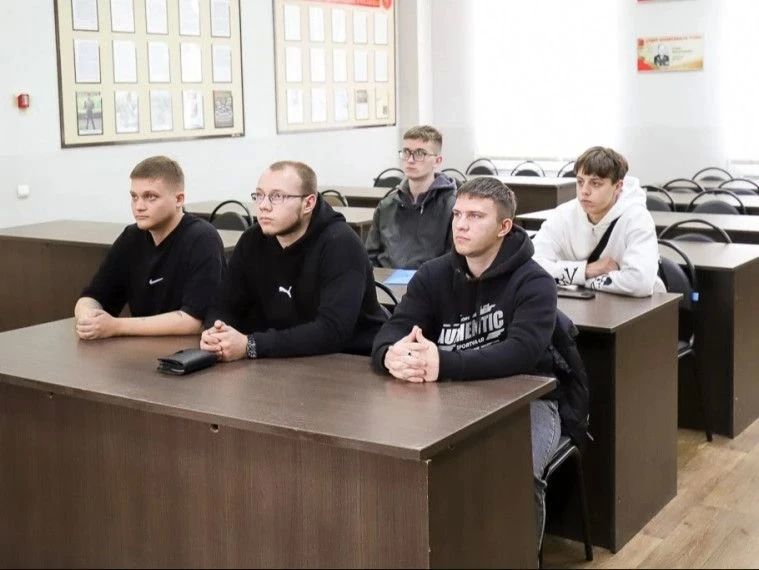 Илья Беспалов: Несите службу достойно!. Провел заседание призывной комиссии Илья Беспалов: Несите службу достойно!. Провел заседание призывной комиссии