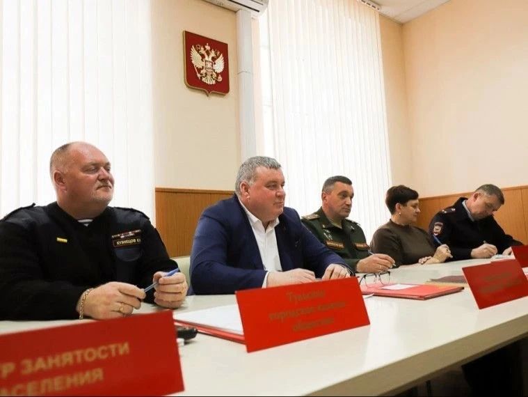 Илья Беспалов: Несите службу достойно!. Провел заседание призывной комиссии Илья Беспалов: Несите службу достойно!. Провел заседание призывной комиссии