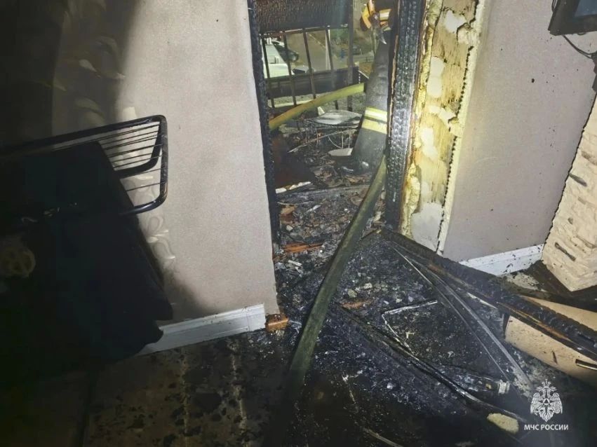 Человека спасли из горящего дома на улице Металлургов в Туле Человека спасли из горящего дома на улице Металлургов в Туле