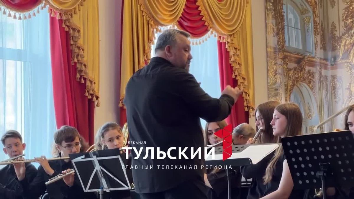 В Туле музыканты из шести школ выступили с программой к 85-летию обороны города