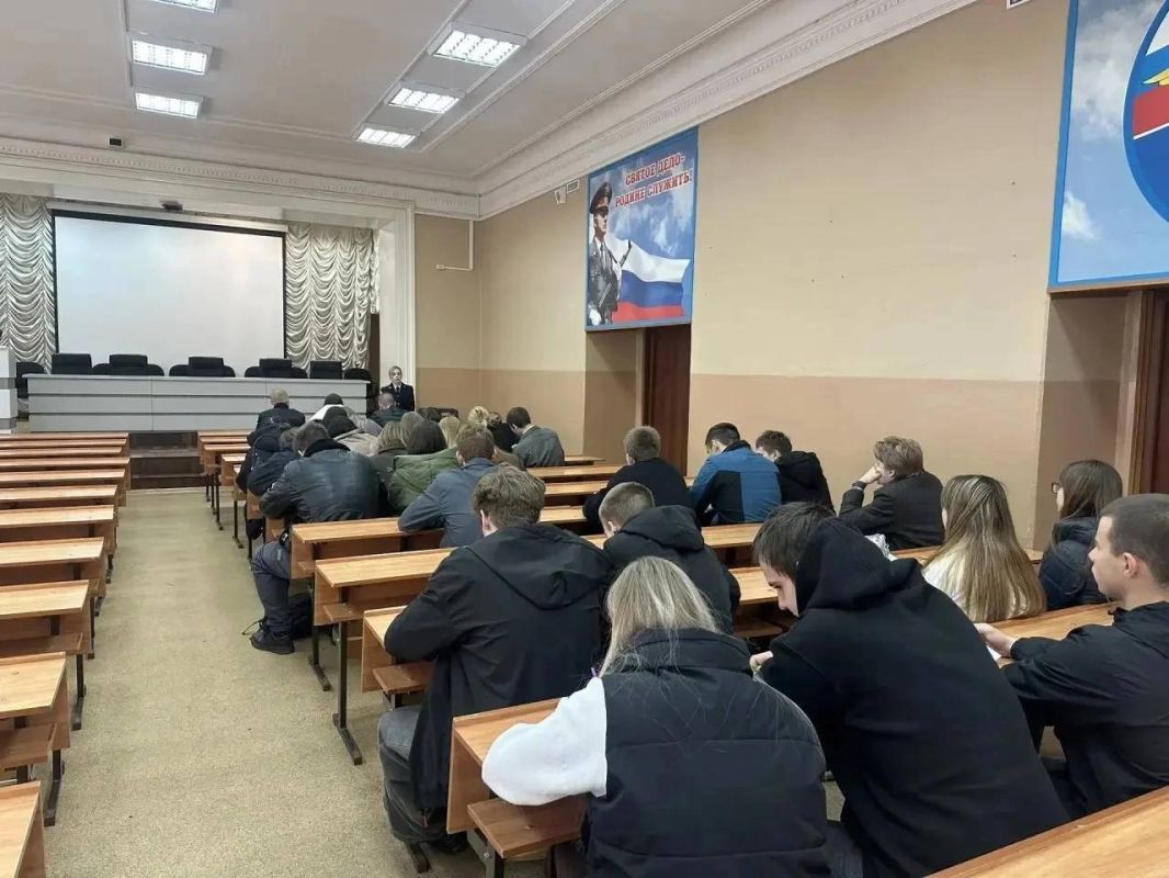 В Туле сотрудники полиции провели профориентационную встречу со студентами ТулГУ В Туле сотрудники полиции провели профориентационную встречу со студентами ТулГУ