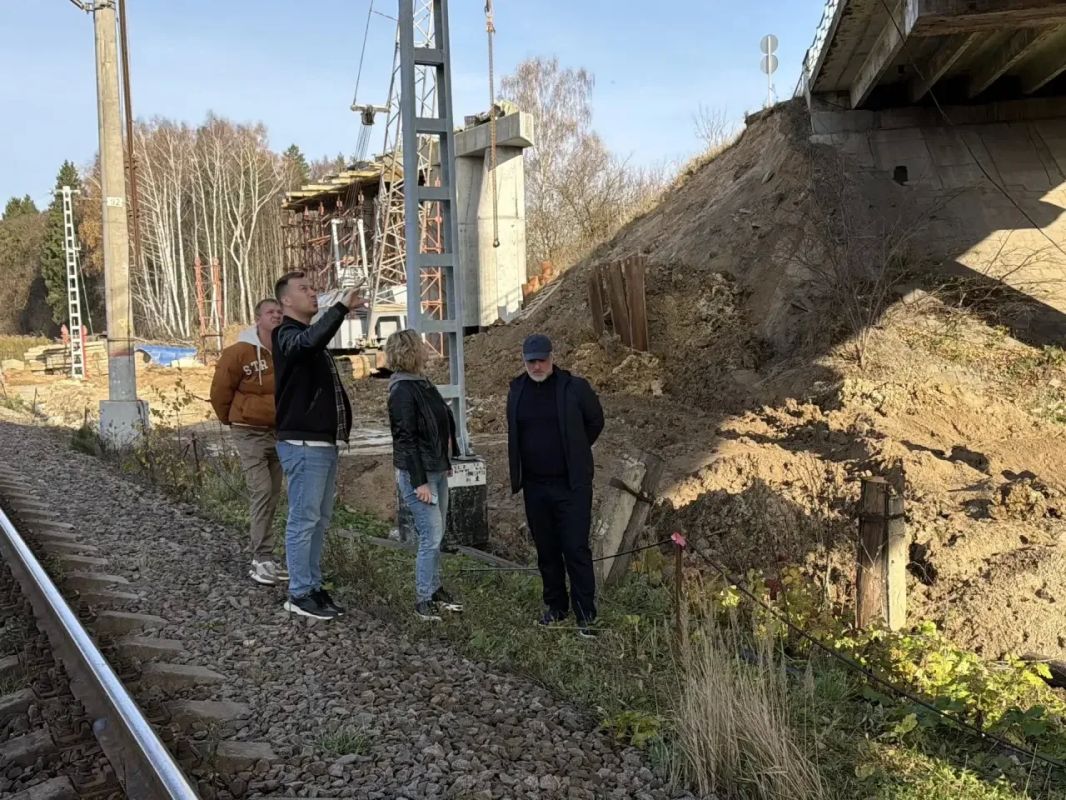 В Тульской области продолжается реконструкция путепровода на М-2 «Крым» в Заокском районе В Тульской области продолжается реконструкция путепровода на М-2 «Крым» в Заокском районе
