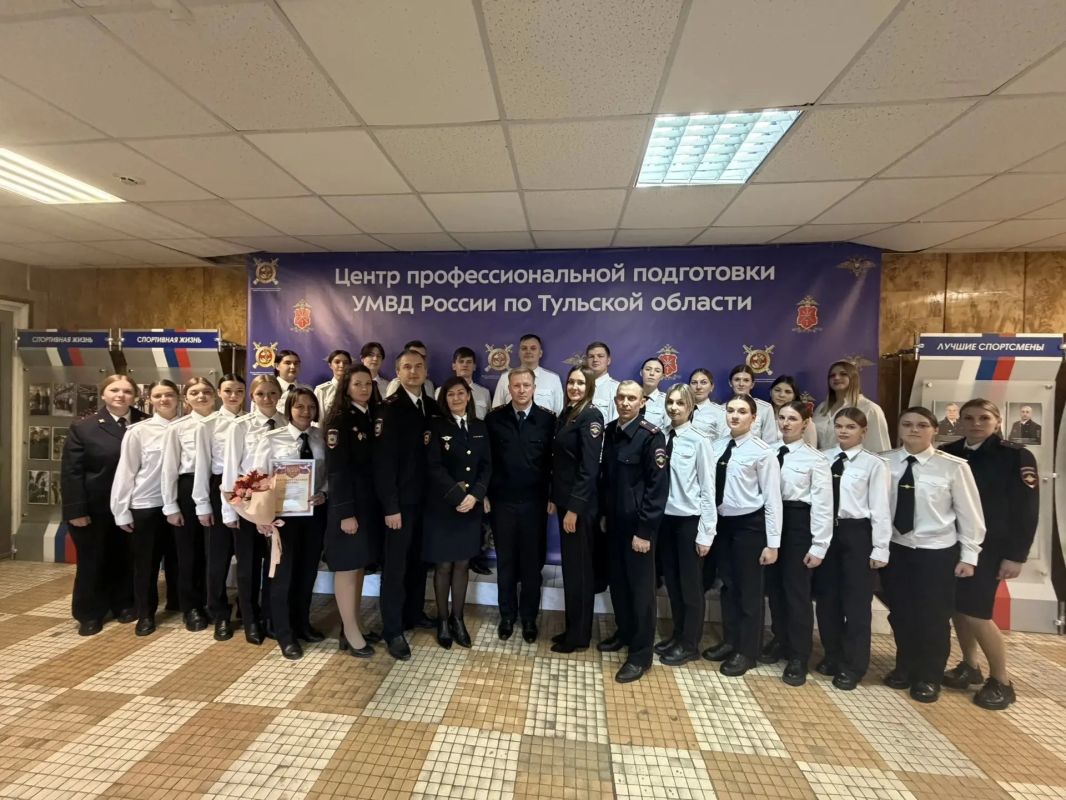 В Центре профессиональной подготовки УМВД России по Тульской области состоялся выпуск молодых сотрудников полиции В Центре профессиональной подготовки УМВД России по Тульской области состоялся выпуск молодых сотрудников полиции
