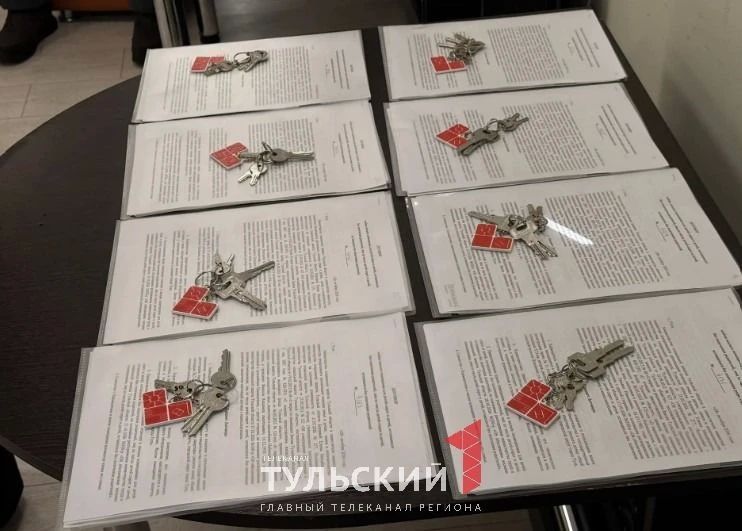 В Туле восемь детей-сирот получили ключи от новых квартир В Туле восемь детей-сирот получили ключи от новых квартир