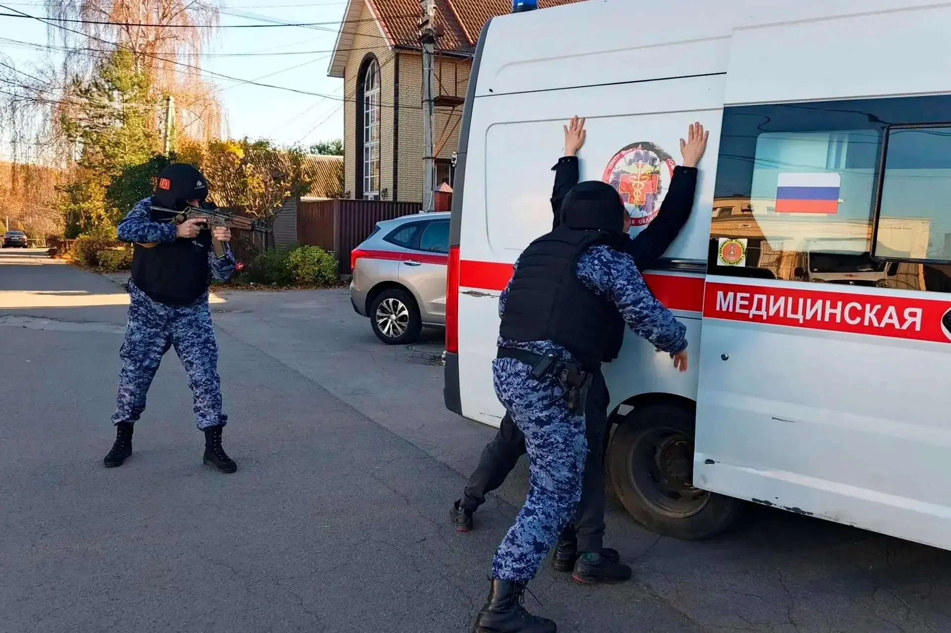 Тульские росгвардейцы провели тактико-специальную тренировку с участием бригады скорой помощи
