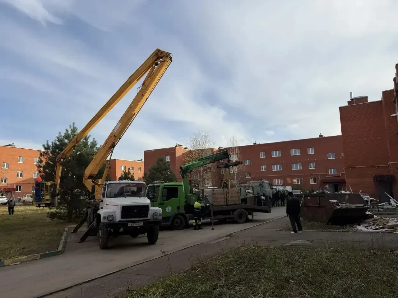 В Новомосковске устраняют последствия атаки БПЛА