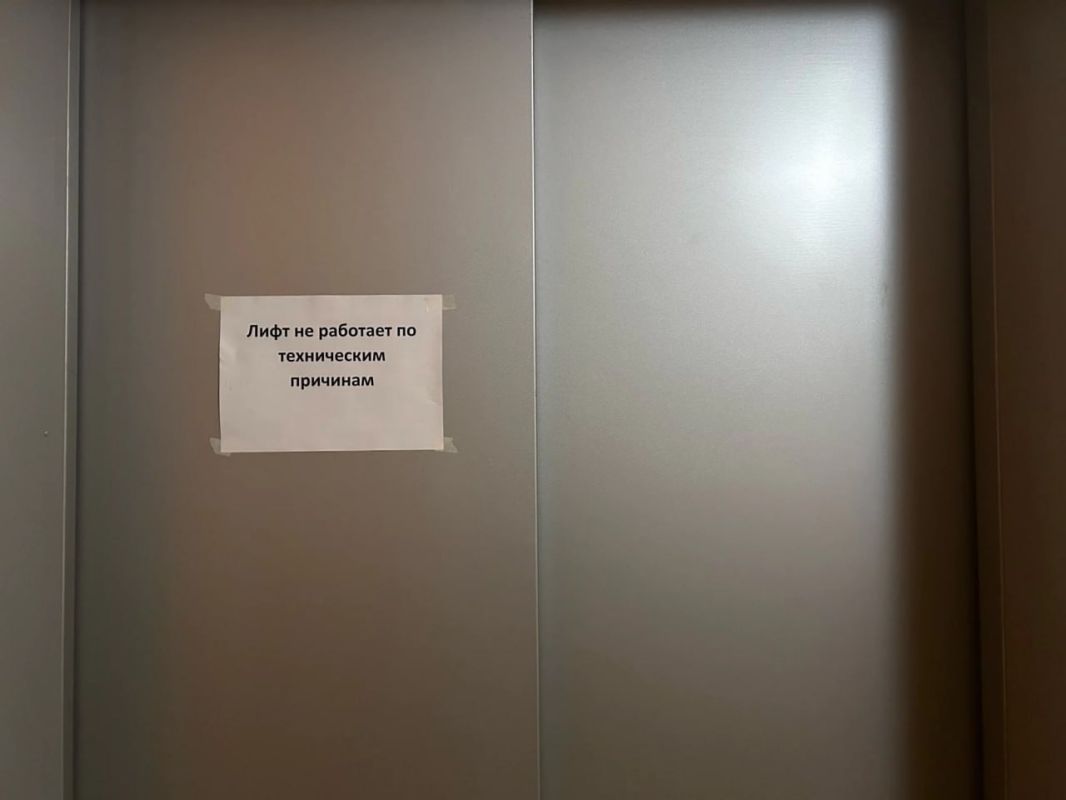 «Надо, чтобы кто-то погиб?» Жильцы дома на Новомосковской боятся ездить на лифтах «Надо, чтобы кто-то погиб?» Жильцы дома на Новомосковской боятся ездить на лифтах