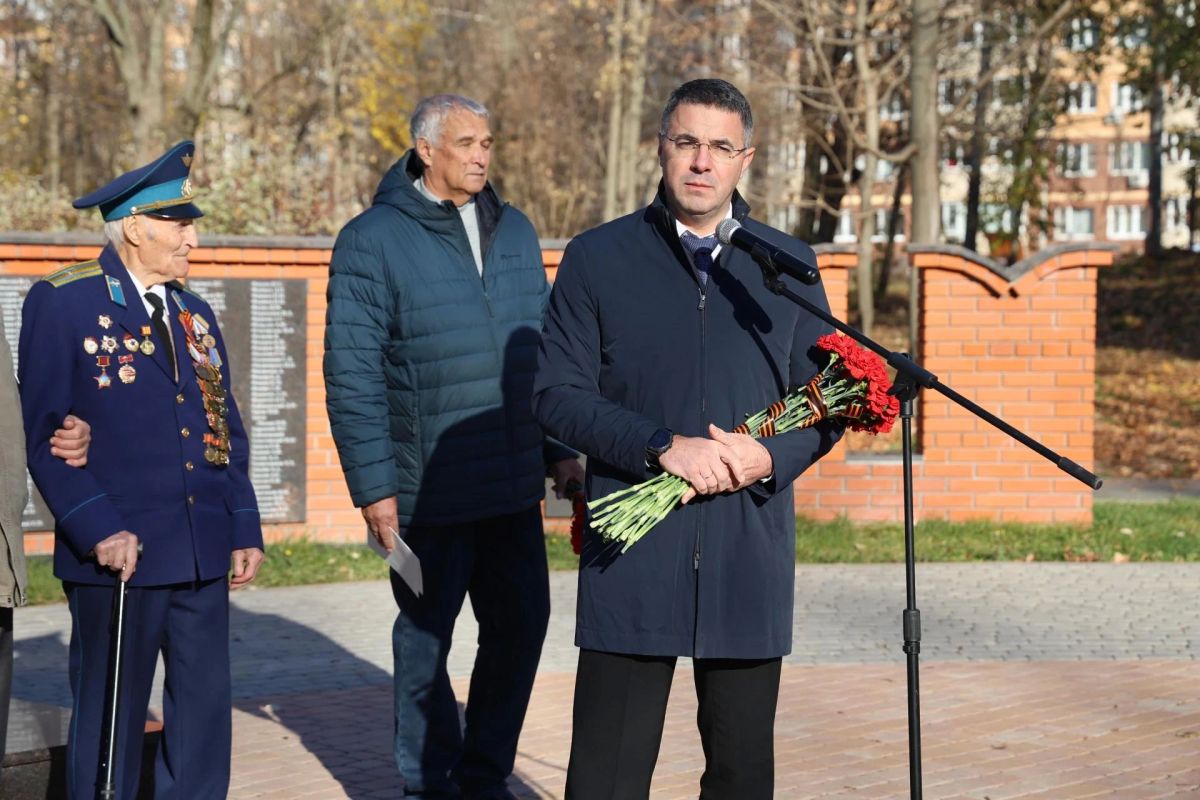 Алексей Эрк принял участие в митинге в Рогожинском парке Алексей Эрк принял участие в митинге в Рогожинском парке