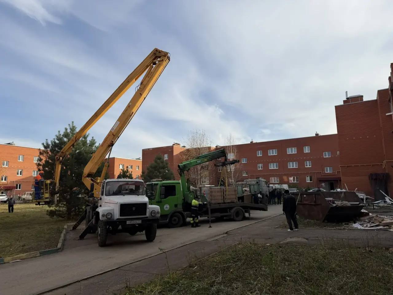 В Новомосковске устраняют последствия недавней атаки украинских беспилотников