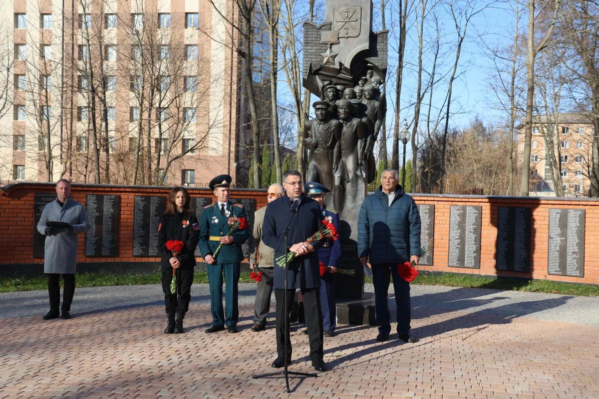 Алексей Эрк принял участие в митинге в Рогожинском парке Алексей Эрк принял участие в митинге в Рогожинском парке