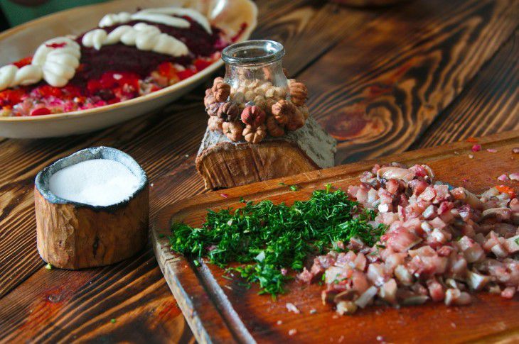 О майонезе забывайте: селедка под шубой станет в разы вкуснее с таким продуктом – гости попросят добавку