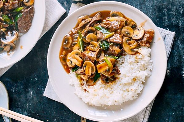 Говядина с грибами: кулинарный хит китайской кухни, который просто приготовить