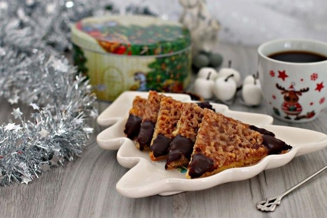 Нежное печенье с ореховой начинкой: сладкий уют для зимних праздников