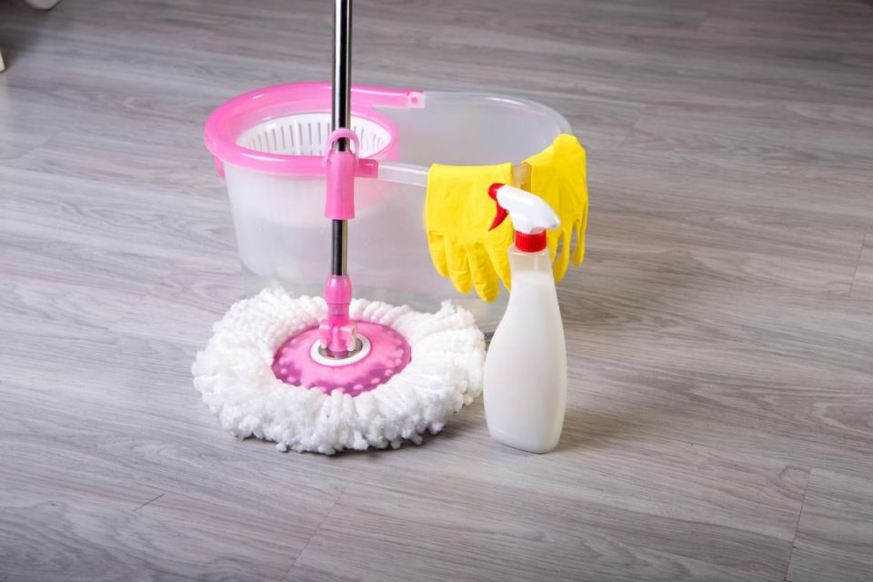 Как освежить дом: 7 натуральных способов добавить аромат в воду для мытья пола