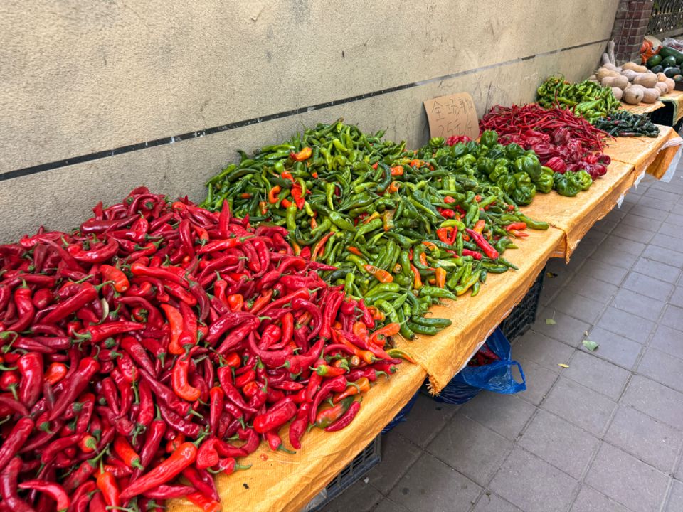 Утренний рынок Шэньяна: вкусы, свежесть и экзотика на каждом шагу