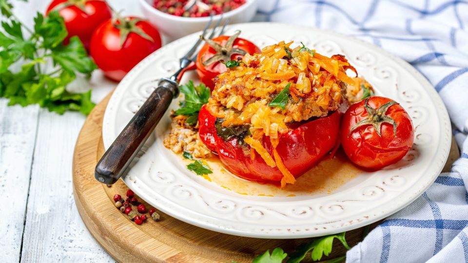 Замените рис в фаршированных перцах на этот продукт: вы ахнете от их сочности