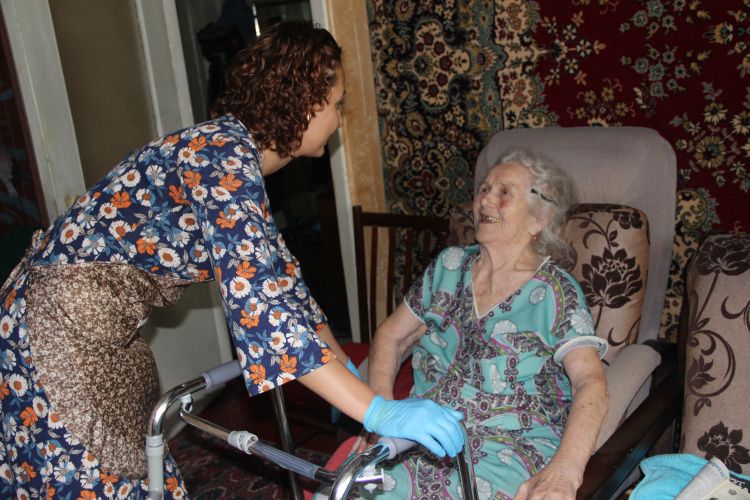 Компенсация за уход за пожилыми: новые правила с 2026 года