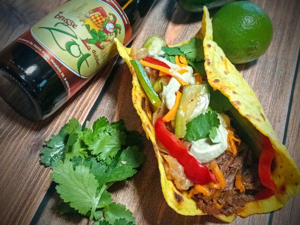 Тако с насыщенным вкусом стейка в бельгийском элем и маринованных овощей