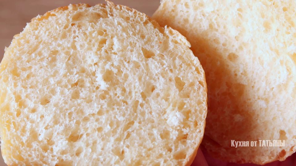 Румяные булочки с мягкой серединой для завтрака и чая