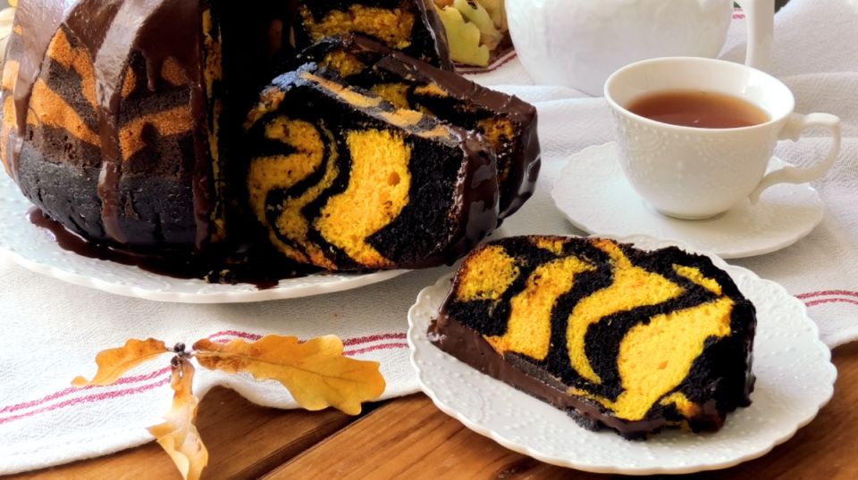 Необычный кекс: сочетание шоколада и тыквы под ароматной глазурью